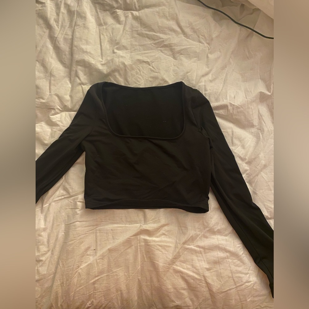 Black square neck long-sleeve